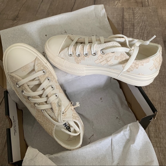 Off-White Chuck Taylor All Star Lift Sneakers - Picture 5 of 12